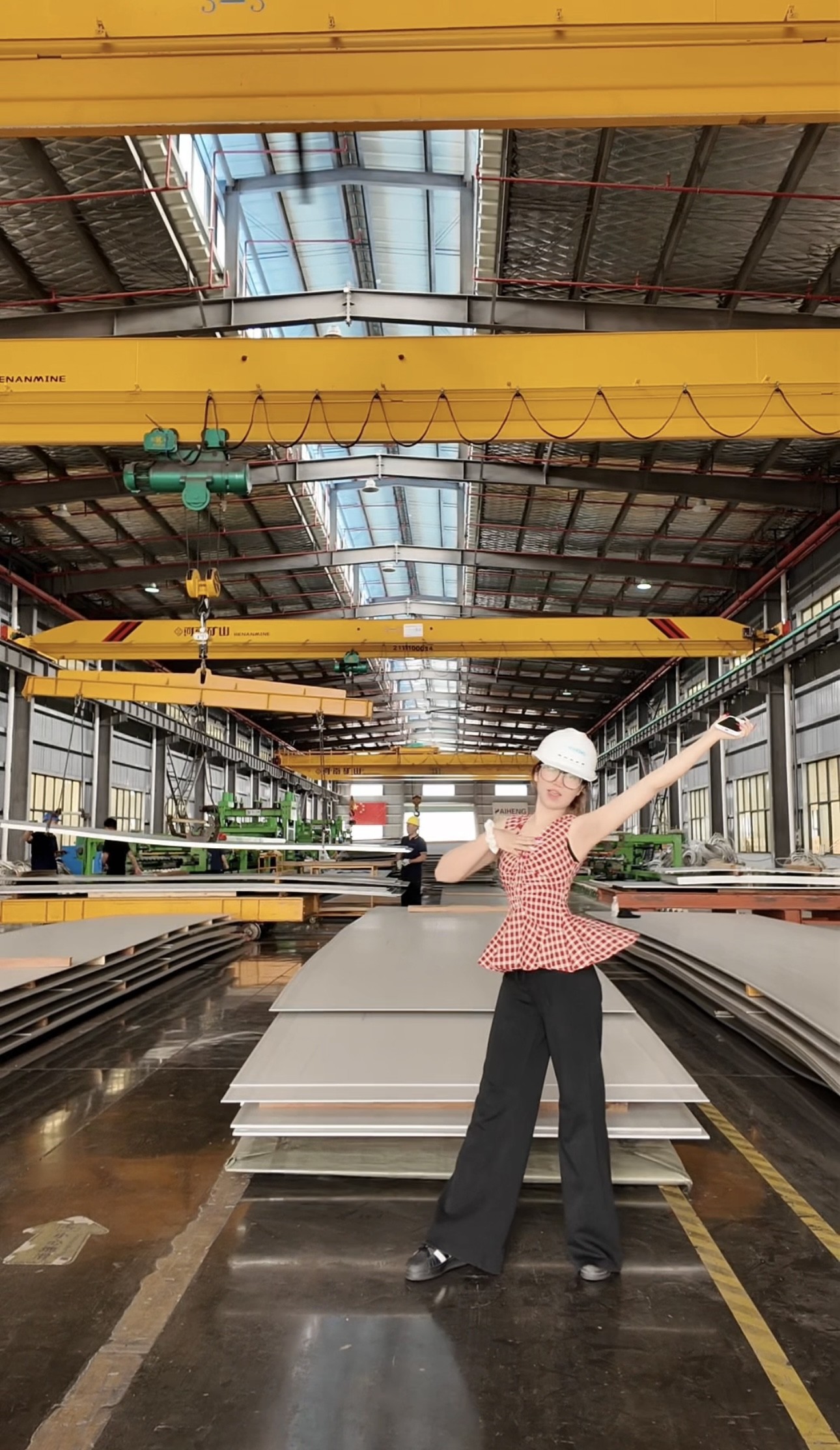 Blog công ty mới nhất về Sự kết hợp giữa đổi mới và nghệ thuật - Điểm nổi bật trong buổi quay phim quảng cáo sản phẩm của công ty thép đặc biệt Sylaith